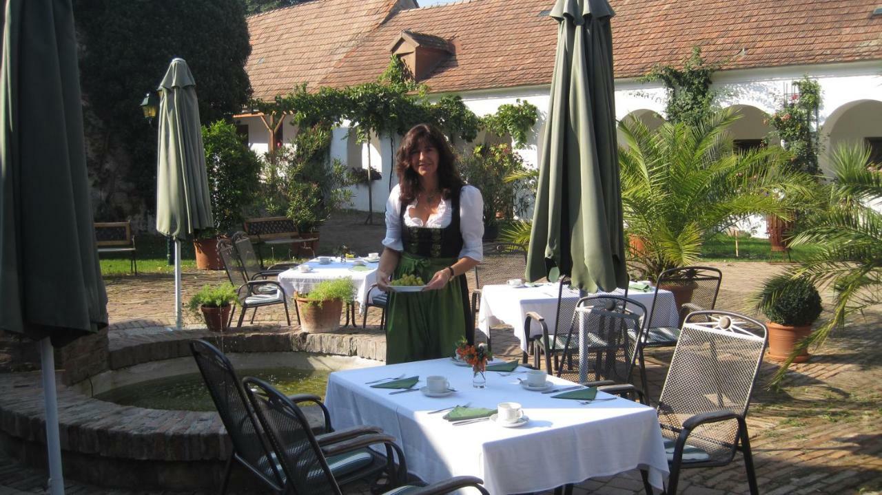 Geniesserhof Haimer - Hotel Garni Poysdorf Buitenkant foto